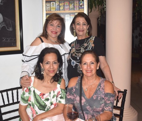 Ada Santos, Vivian Giacoman, Loreth Kawas y Ruth Fasquelle.