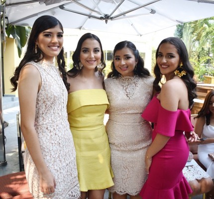 Alexa Tabora, Gabriela Andonie, Isabel Iraeta y Natalia Larios