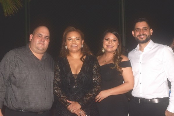 Daniela Elisa y su fiesta de XV años de esencia minimalista - eldiario.hn