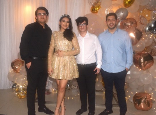 Daniela Elisa y su fiesta de XV años de esencia minimalista - eldiario.hn