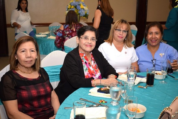 Bernice Espinal, Felicita Benítez, Brenda Méndez y Guadalupe Santos