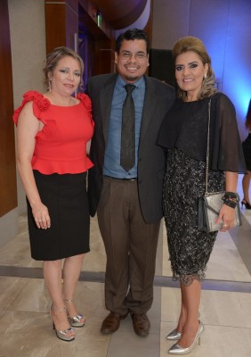 Roxana Rodríguez, Eddy Sarmiento y Lilian Caballero. 
