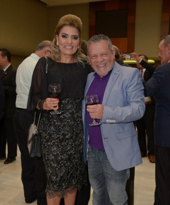 Lilian Caballero con Mario Mendoza.