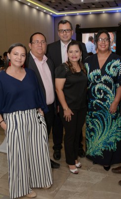 Ethel y Luis Cruz, con German Briceño, Amalia Alachan y Cinthya Ortiz.