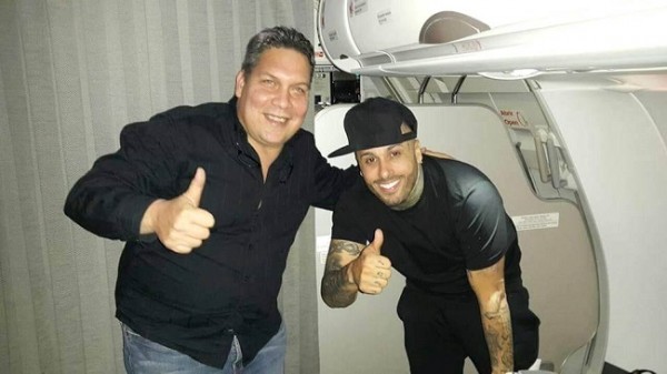 Claudio Rodolfo Bermudez recibiendo a Nicky Jam