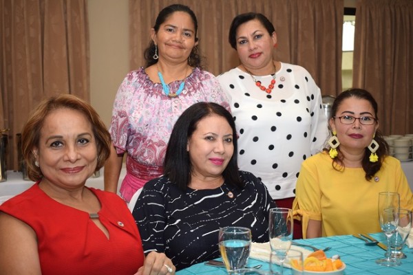 Concepción Tejeda, Lizzette Arteaga, Isabel Rodríguez, Yelva Bonilla y Carolina Zelaya
