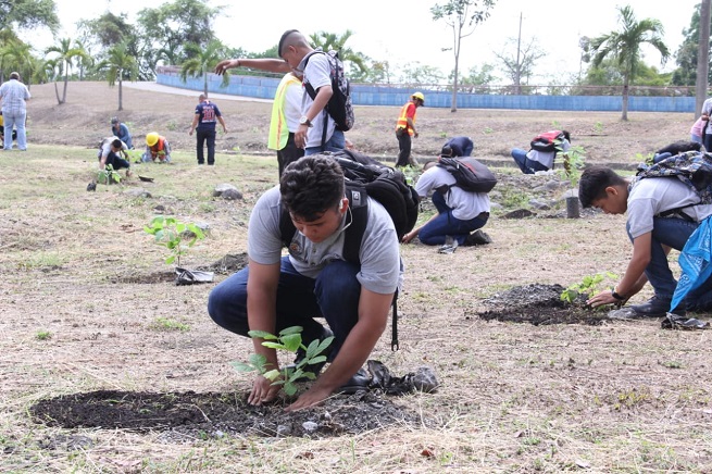 Conmemoran Día del árbol reforestando el Complejo Olímpico de SPS