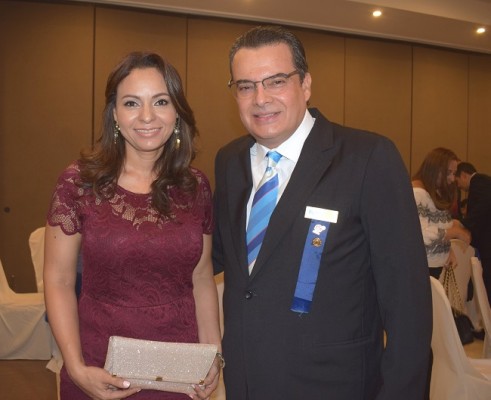 El presidente del Club Rotario San Pedro Sula, Ramón Fuentes junto a su esposa Belkis de Fuentes