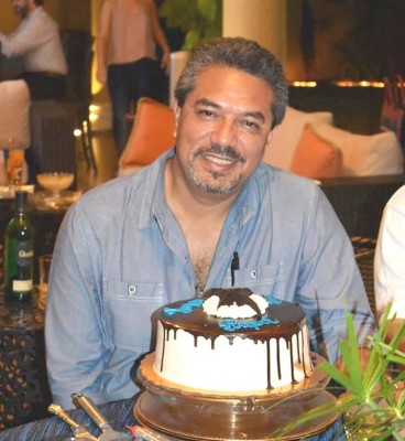 Estuvo de plácemes Sergio Bonilla y fue muy festejado por su esposa Kattia y sus hijos