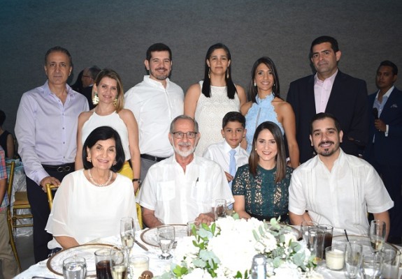 Felipe Canahuati, Mariela Rietti de Canahuati, Alessandro Rietti, Tessa de Rietti, Marcello Abufele Rietti, Lille Rietti de Abufele, Antonio Abufele, Ena de Rietti, Marco Rietti, Ruth Estévez de Rietti y su esposo, Giancarlo Rietti.