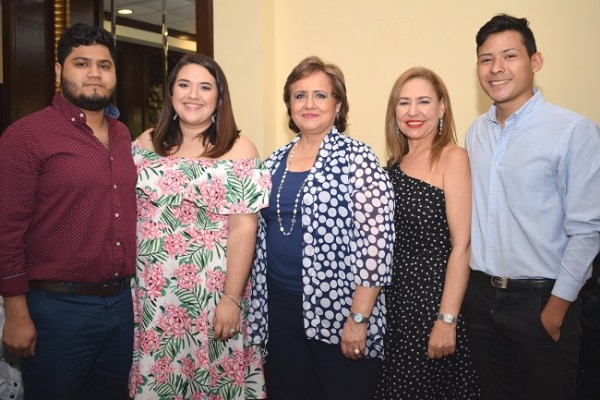 Felix Martínez, Valeria Celeste Rodríguez de Martínez, Gloria Celeste Rodríguez, Lisa Fiszman y Daniel Rodríguez