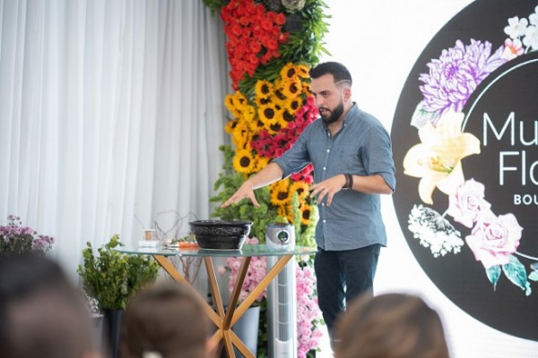 Gustavo Sandoval experto florista internacional