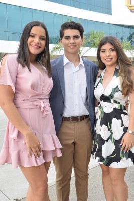 Isabella Hernández, Jonathan Argueta y Marian Larios.