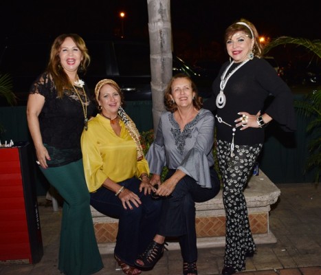 Ivone Handal, Hortensia Fasquelle, Joan Callis y Ada Santos.