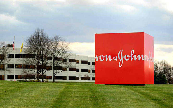 Jurado ordena a Johnson & Johnson compensar a mujer afectada por cáncer con 325 millones dólares