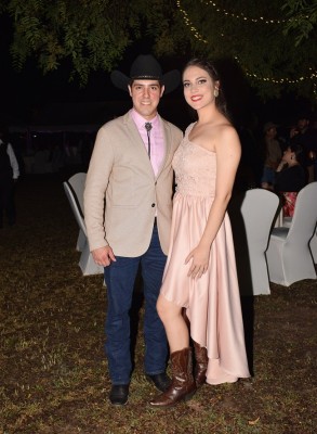 Juan Fernando Rivera y su prima, Nicolle Rivera