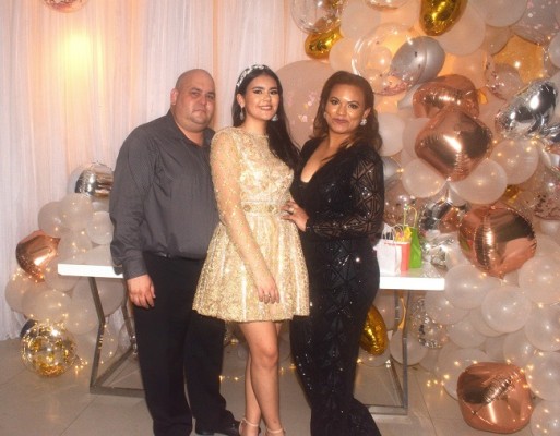 Daniela Elisa y su fiesta de XV años de esencia minimalista - eldiario.hn