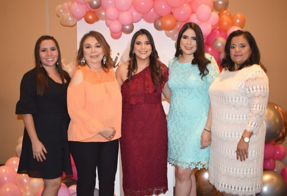 Laura Madrid, Lourdes Suyapa Torres de Coello, Larissa Noriega, Lourdes Coello y Danelia Noriega