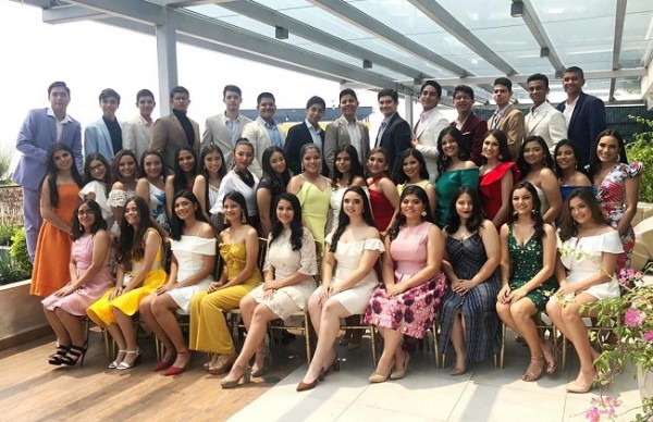 Los seniors 2019 de la Ágape Christian Academy.