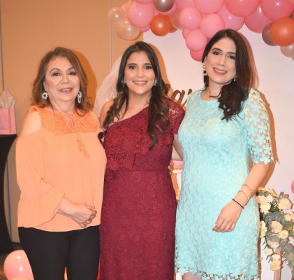 Lourdes Suyapa Torres de Coello, Larissa Noriega y Lourdes Coello