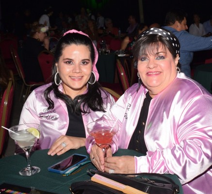 Patricia Raudales y Janie Charry en la fiesta tributo a Mau Mau.