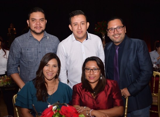 Miguel Matute, Leo Alvarado, José Bonilla, Xotchil Rodríguez y Abigail Santos.