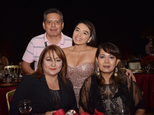 Reynalo Carranza, Francis Alemán, Karina Interiano y Maribel Arriaza.