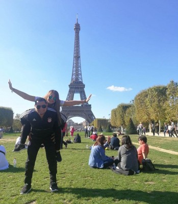 Paris, la sede del romanticismo por excelencia, significa tanto en su historia de amor, que compartió protagonismo en los detalles decorativos de la fiesta postboda. 