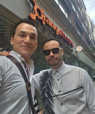 Wilson Rubio durante un paseo en Nueva York se encontró con el diseñador Carlos Campos