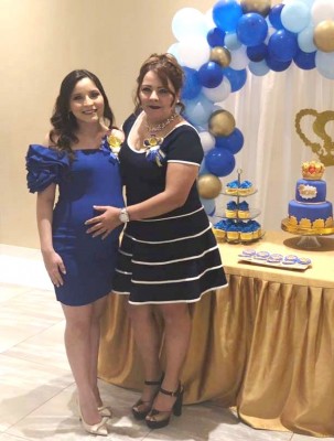 Alejandra Castro junto a su madre y abuela materna, Elizabeth de Castro