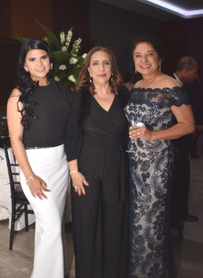 Ana Carolina Mancia, Ivon Bendeck y Jazmin Bendeck