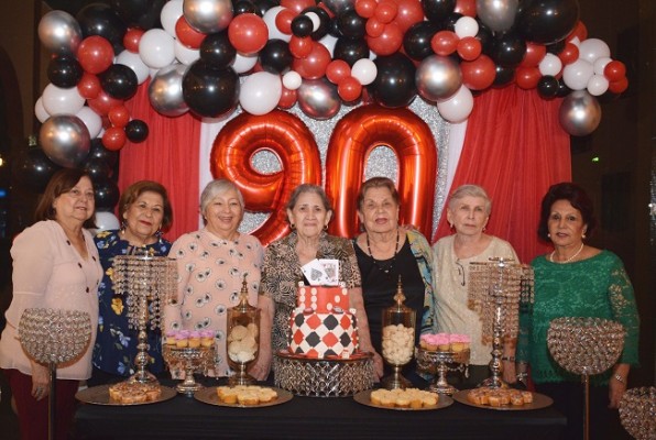 Carmen Urbina, Gladys Lardizábal, Mery Bonilla, Gilda Adele Fontana, Norma Corina de Barahona, Gloria Flores y Alba Luz Rogel