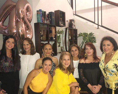 Celebrando el cumpleaños de Doris Paz de Diday, con María Fernanda Lesmes, Nancy Peña, Wanda Reynaud De Mainardi, Norma Johanna Rosenthal y Diana Caraccioli