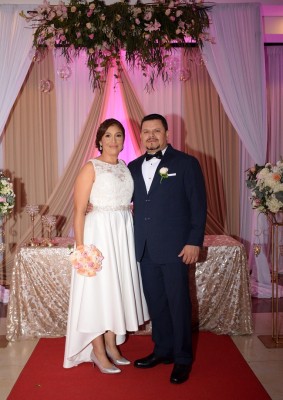 Jimmy y Aylin se unieron en matrimonio durante la ceremonia civil oficiada por el abogado Romel Rosales