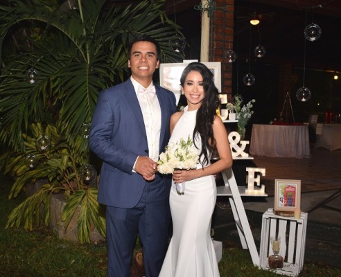 Luego de 12 meses de compromiso, Claudia Patricia Mendoza Mejía y Eduardo Aguilar Henríquez, sellaron su amor en una inolvidable noche repleta de detalles personalizados