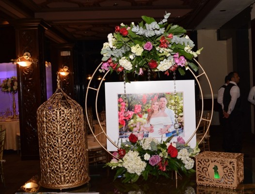 La hermosa pareja contrajo matrimonio religioso en la iglesia Guadalupe de la Colonia Villa Florencia, durante la ceremonia consagrada que oficio el padre Alfonso Amador Ríos