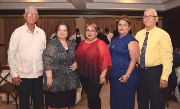 David Aguilar, Lourdes Ayala, Norma Aguilar, Ruth Aguilar y Antonio Aguilar