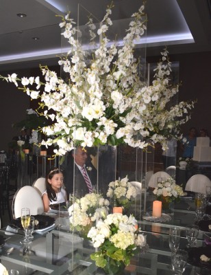 El diseño floral de inspiración minimalista fue creación de Casa Jardín y Más, a petición y refinado gusto de la novia.