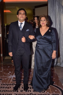 Elegantísimo, Emilio Abufele con su distinguida madre, Samia Abufele