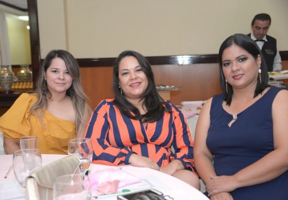 Elsy Molina, Alba Erazo y Fany Pineda.