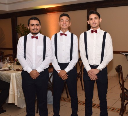 Los caballeros del cortejo: Enrique Rivera, Christofer Paz y Mario Galindo