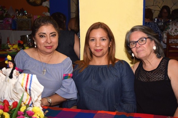 Esther Amaya, Lilian López y Sandra Zaldívar.