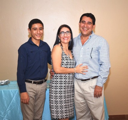 Fernando Claros, Miriam Saavedra y Arturo Claros