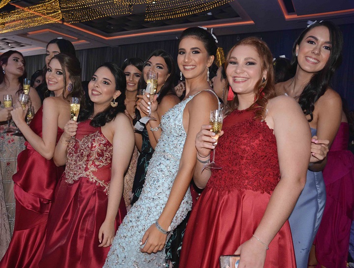 Gala de luz y elegancia en la gran noche de la EIS