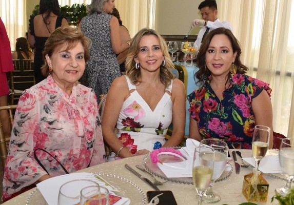 Imelda Robelo, Victoria Otero y Emma Robelo