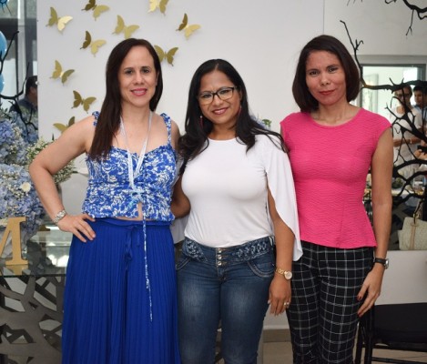 Iris Ponce, Karla Guevara y Claudia Cerrato