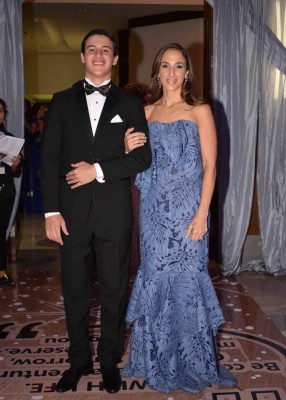 Jenny Facusse, con su hijo, Eduardo Facusse