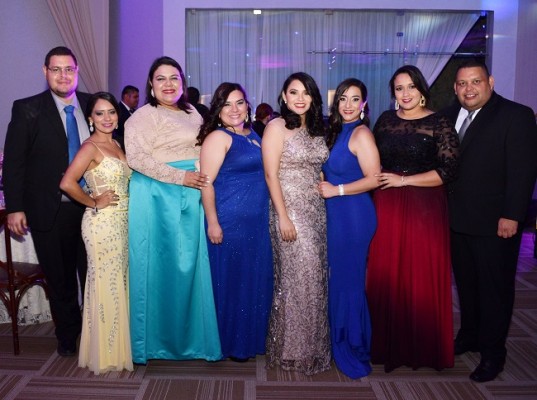 Juan Carlos Lezama, Gina Butto, Victoria Lezama, Melissa Orellana, Silvia Alvarado, Brenda Ruby, Annellysse Reyes y Miguel Vasquez