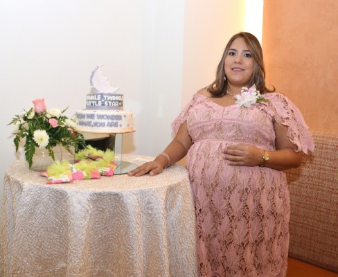 Karen Pérez Estrada estelarizó su delicada recepción prenatal en Restaurante Bambú del Hotel InterContinental