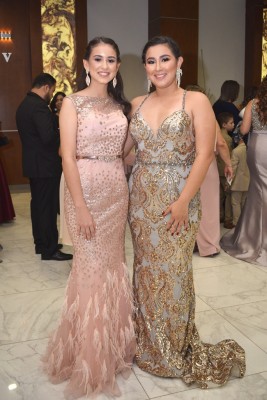 Karla Reyes y Adriana Valladares.